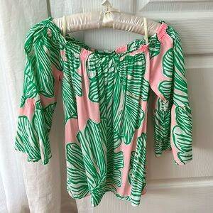 Pretty Lilly Pulitzer off the shoulder top. Good condition.100% rayon.Green/pink